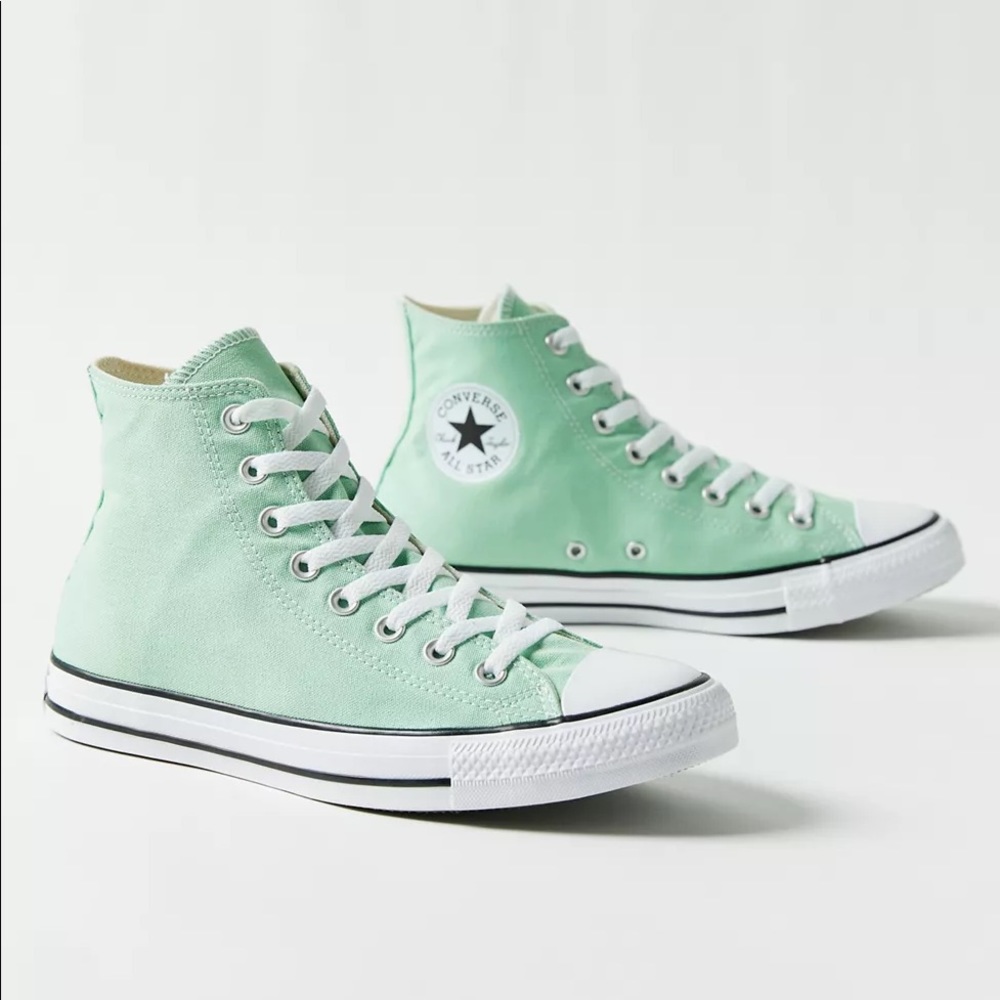 Women’s Hightop Converse sz 9